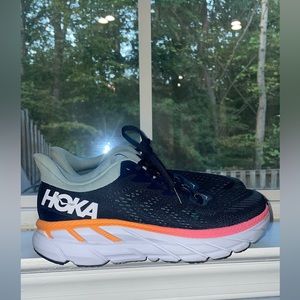 Navy HOKA one one size 7 women’s